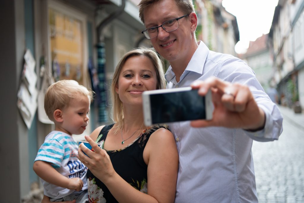 Ein digitales Familienalbum um Erinnerung zu bewahren Anja Grießer-Kotzerke erzählt von ihrer Family Cloud ahwoo